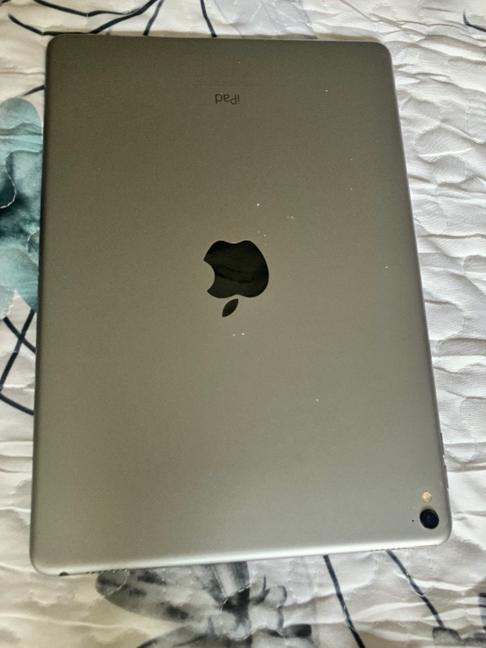 Apple iPad Pro (9.7-inch) (MLMN2LL/A) (32GB, Wi-Fi, Space Gray) 2016 Model
